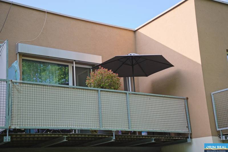 Balkon z vonku.jpg